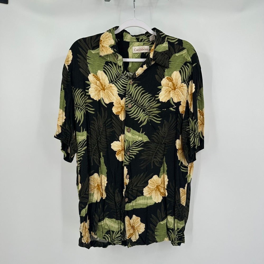 Caribbean‎ Mens Hawaiian Shirt Size M Floral Hibiscus Tropical Aloha Vacation